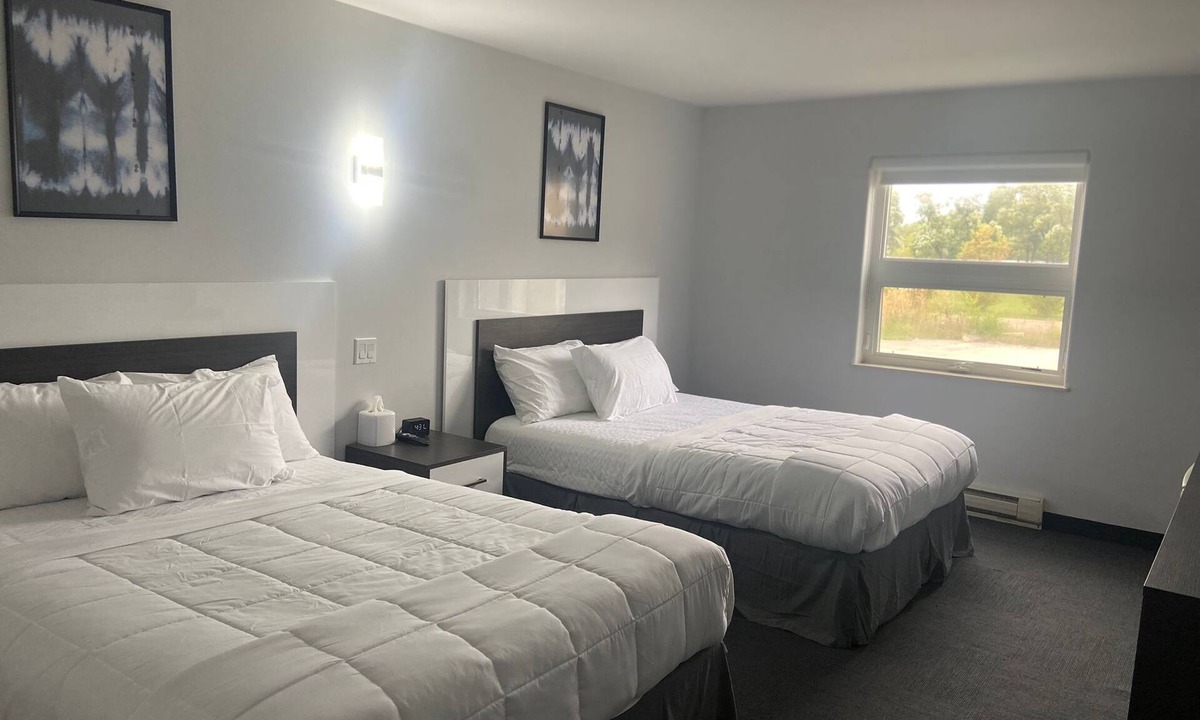 Lac du Bonnet Hotel | Lac House Inn