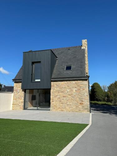 Plougoumelen House | Lacave