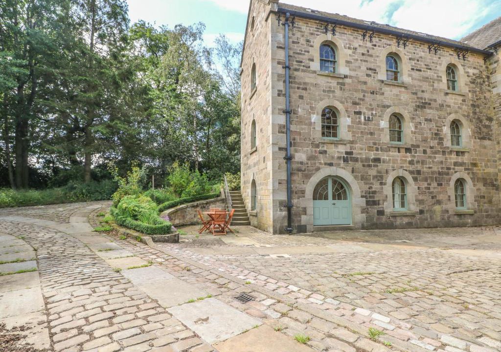 Longnor Apartment | Lacewood