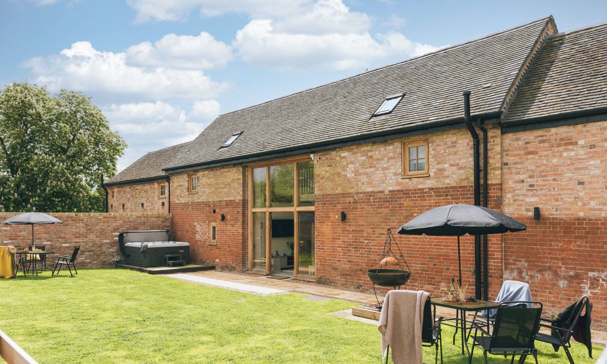Lutterworth House | Lachlan's Barn