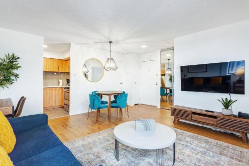 Milton Park Apartment | LaCité Cozy Apartment Close to Central Montreal