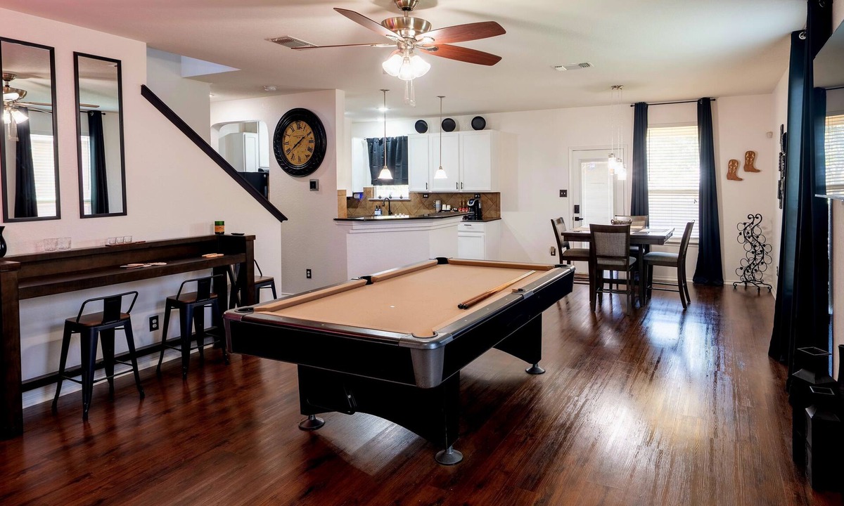 Southside House | Lackland AFB in 5 with Hot Tub & Pooln
