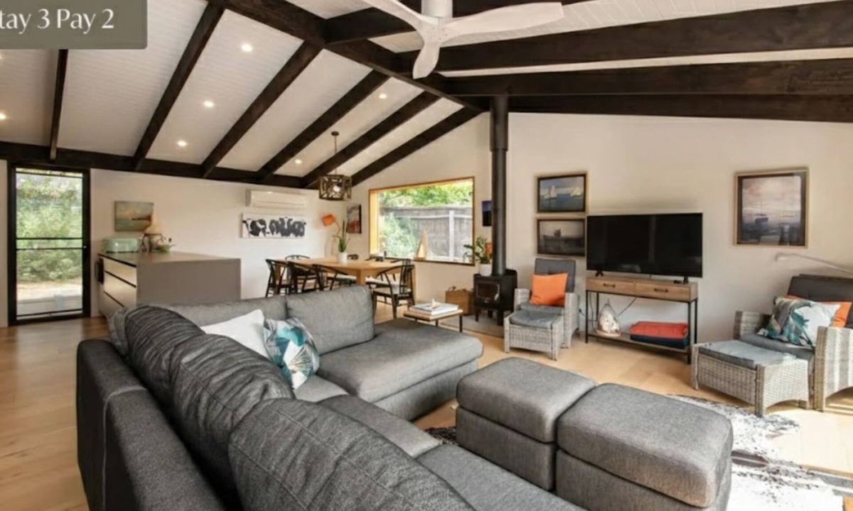 Flinders House | Lady Abigail in Flinders