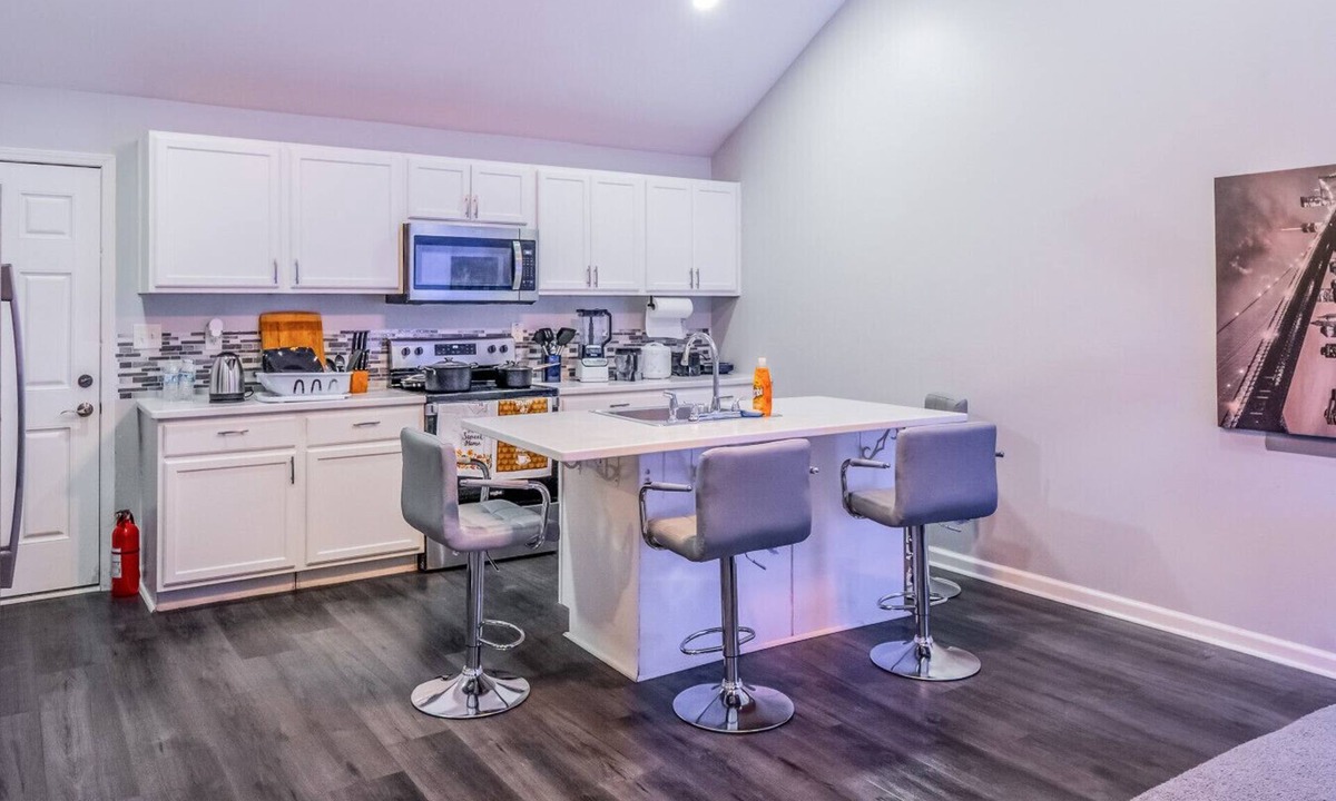Church Street House | Lady G - Modern Comfort in Fairburn