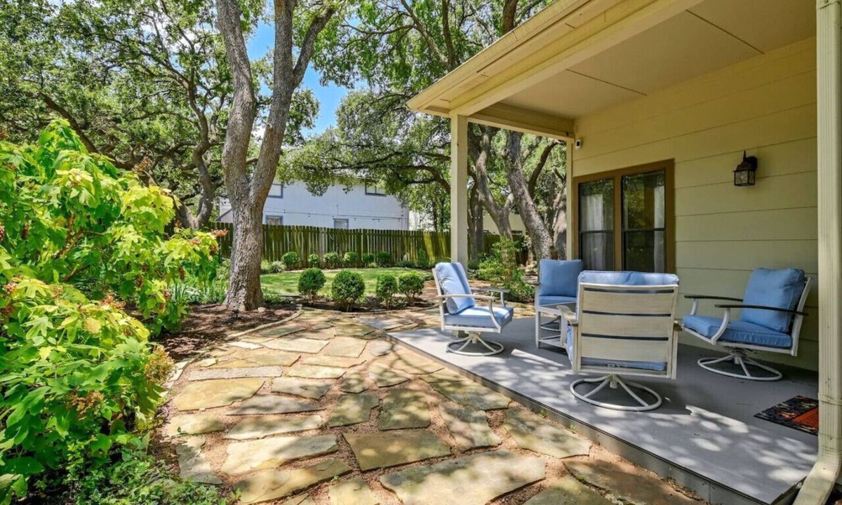 Milwood House | `Lady Luxe` Amazing Yard! Pet Friendly!