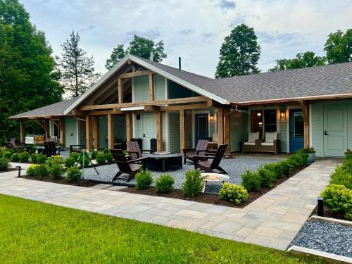 Essex Cabin | Lady on the Lake