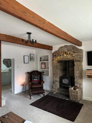 Fence House | Ladybird Cottage