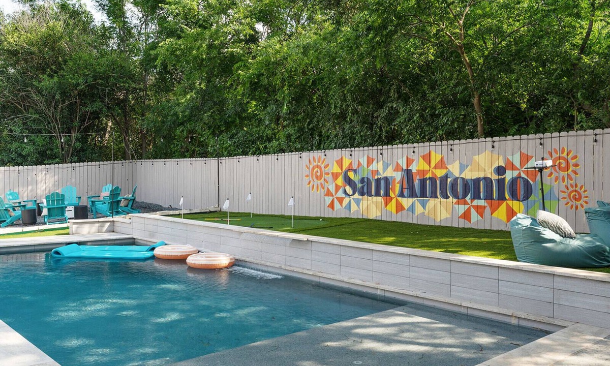 North San Antonio - SAT House | LaFamiliaRetreat - Sparkling Pool, HotTub, Golf, Arcade
