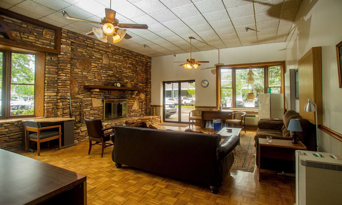 Moundsville Hotel | Lafayette Inn