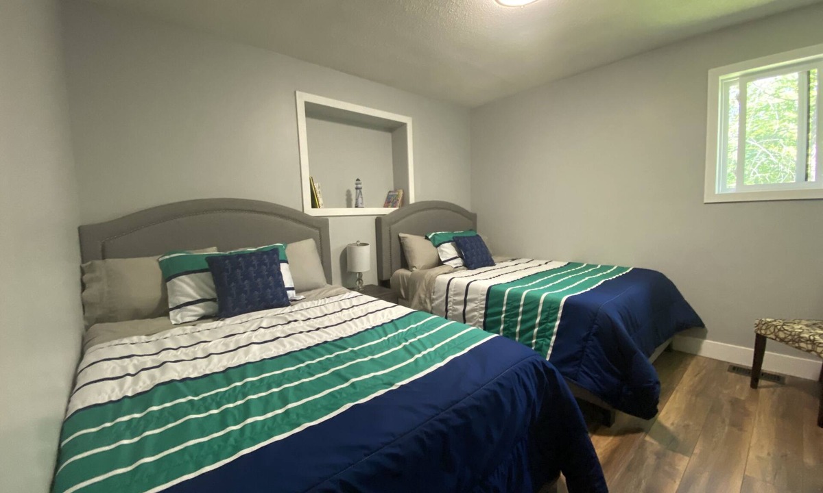 Lafontaine House | Lafontaine Beach House - HOT TUB & SAUNA