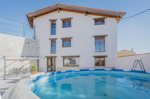 Revilla-Vallegera House | Lagar Del Altillo-Revilla Vallejer