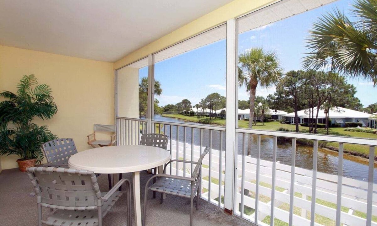 Plantation Condo | Lagoon front 2/2 condo - Overlooking the golf course - Approach Shot