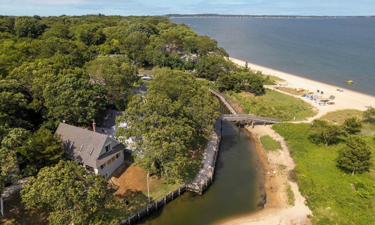 East Marion House | Lagoon Lodge North Fork, Charming 3Br, Waterfront