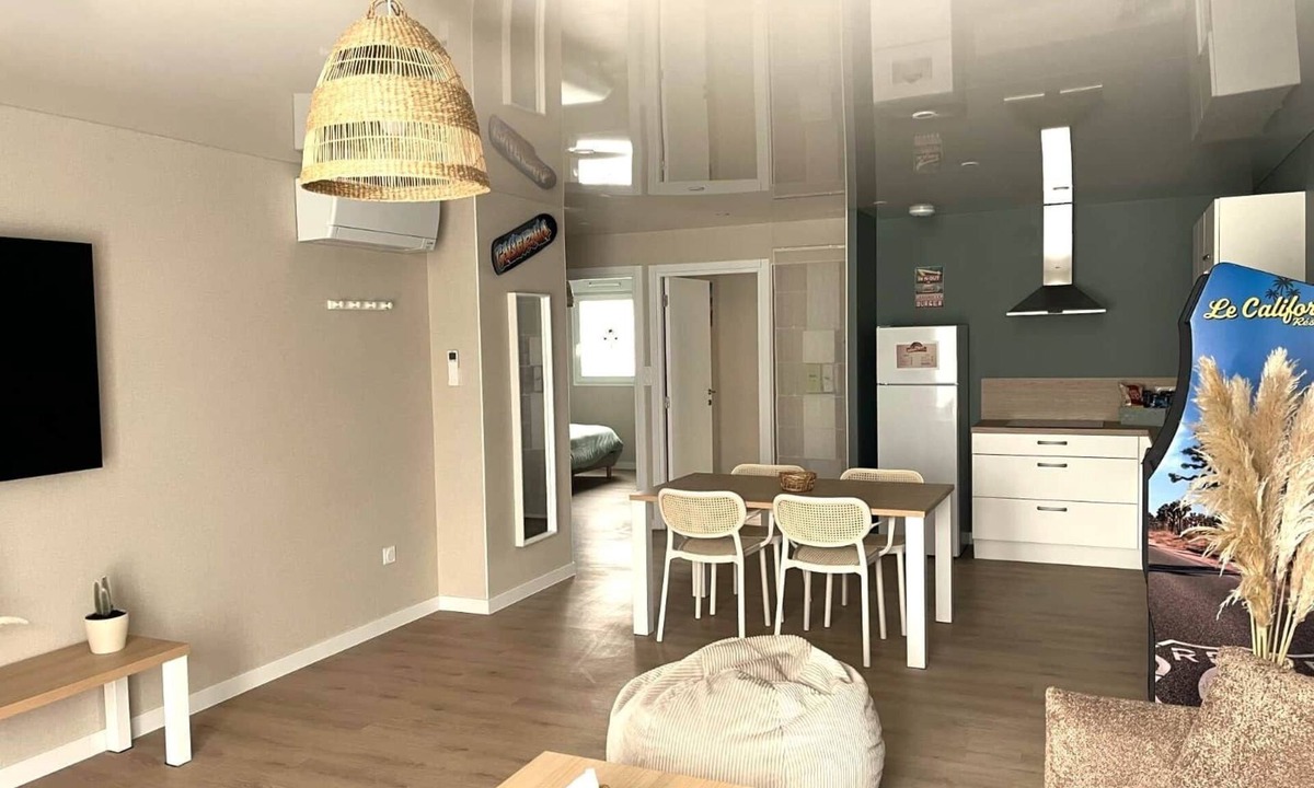 Neuf-Mesnil Apartment | Laguna Beach - Suite in residence with swimming pool
