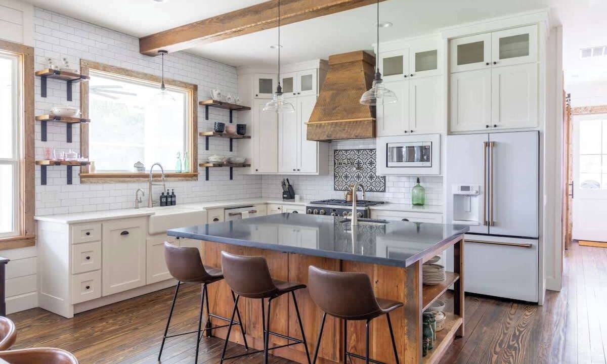 La Grange House | Laid-Back Luxury | Grill+Screened In Porch+Firepit