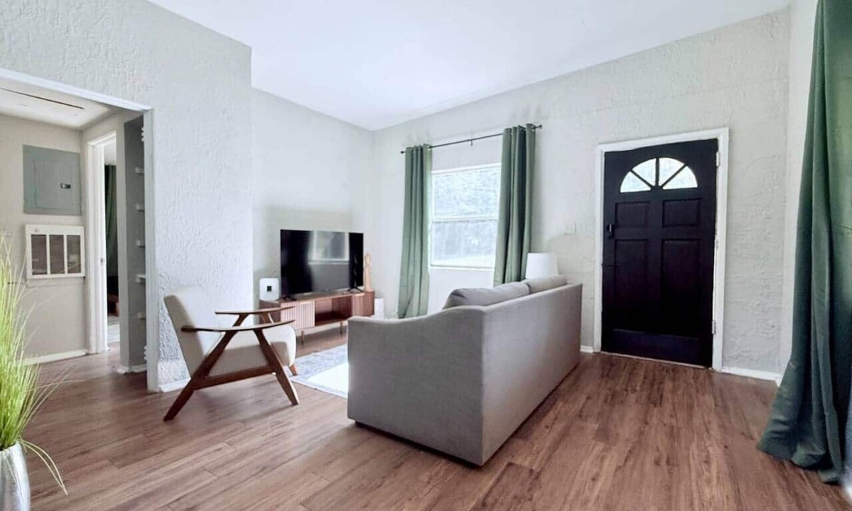 Highlands House | Laid-Back Retreat:Comfort & Charm