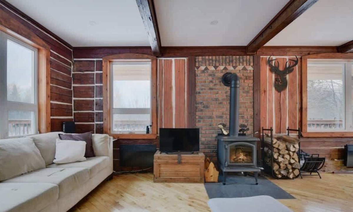 Saint-Raymond Ski Chalet | Lakaban | Forest Hideaway | Fireplace, Comfort & P