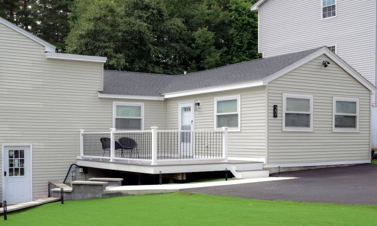 Billerica House | Lake Access 4 Bed 3 Full Bath