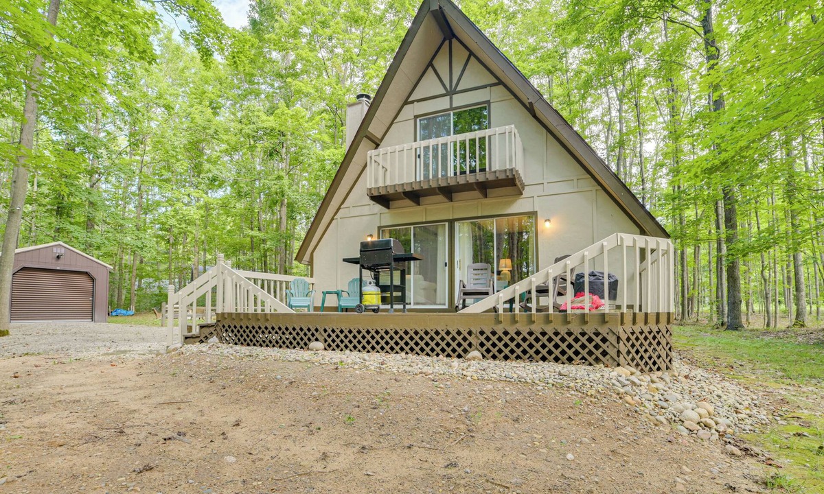 Mancelona Cabin | Lake Access Cabin w/Deck, Fire Pit & Grill!