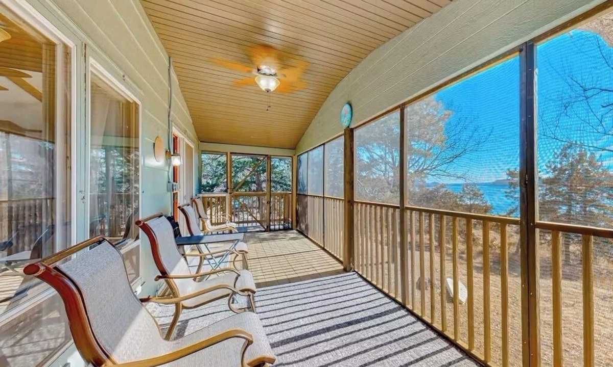 Lost Bridge Village Cabin | Lake Access Mountain view 3BHK Getaway w Patio