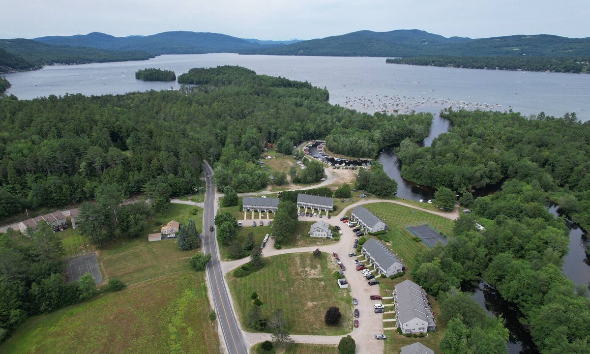 Bristol House | Lake Access Townhome Perfect for Families