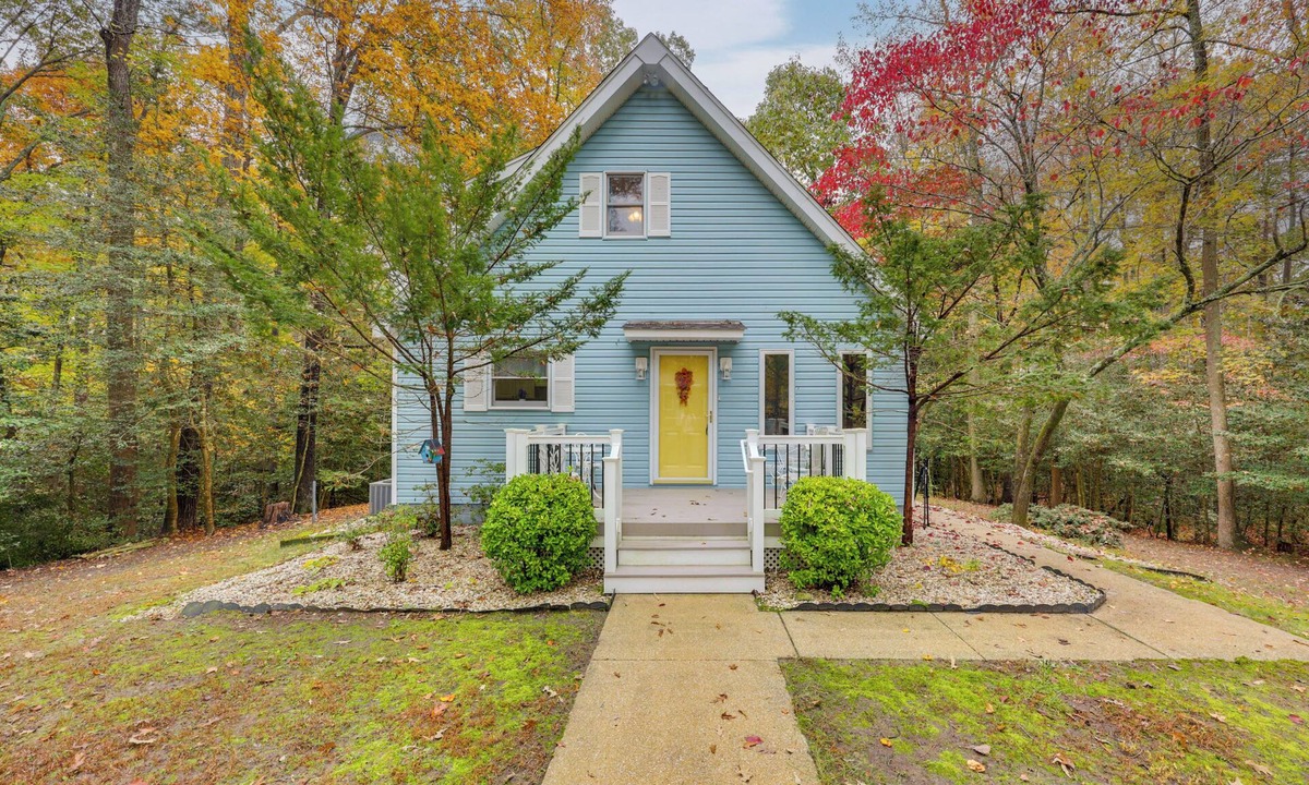 Nuttsville Cottage | Lake Access, Tranquil Acreage: Farnham Cottage