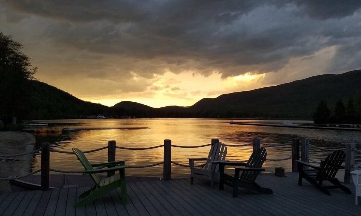 Salisbury Cottage | Lake and kayak access, new kitchen and bathrooms