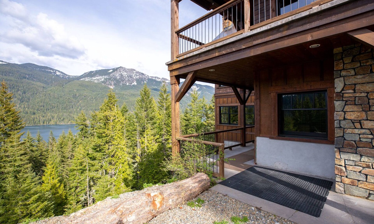 Easton House | Lake and Mountain Views