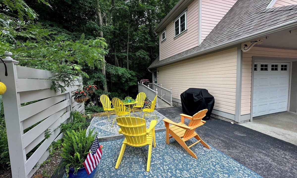 Lake Ann House | Lake Ann LOFT in the heart of Lake Ann village, W. of Traverse City MI