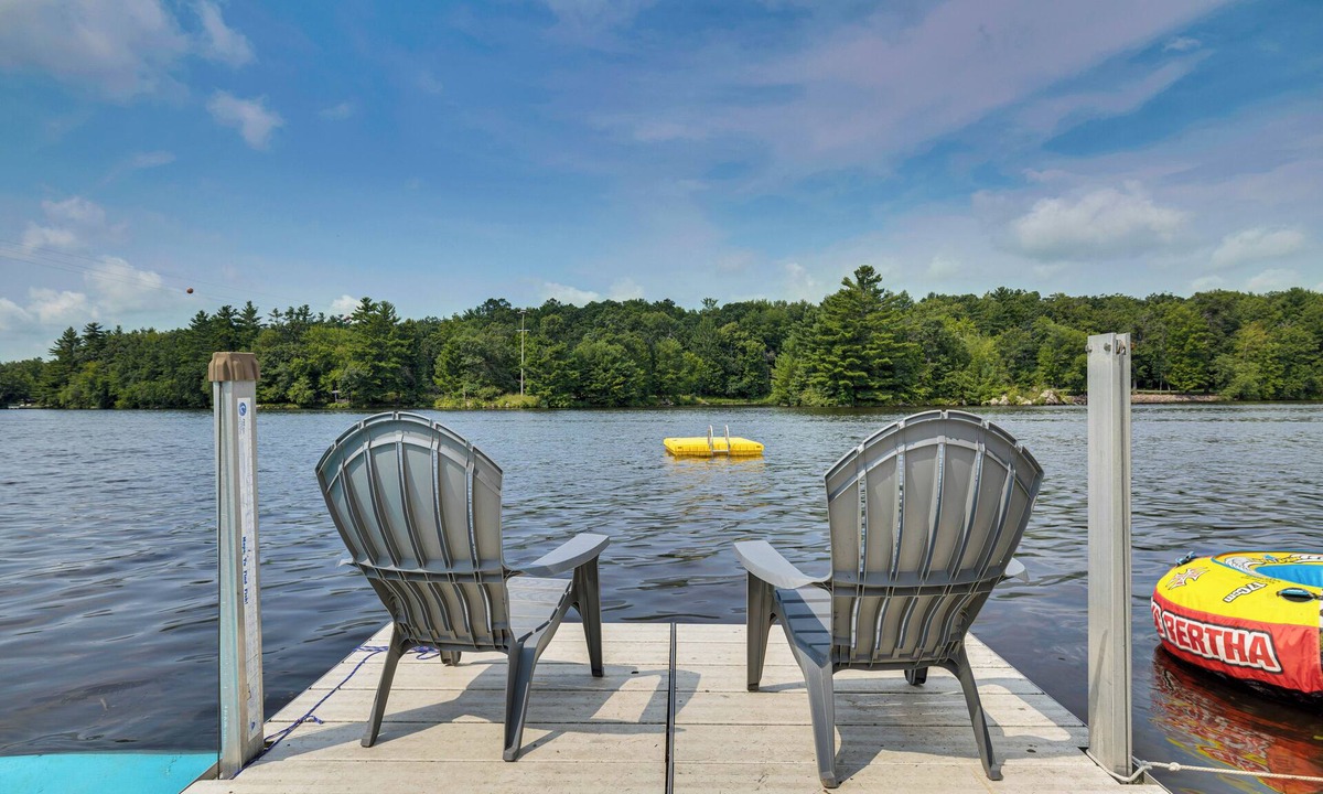 Neillsville Cabin | Lake Arbutus Escape! Dock, Fire Pit & Game Room