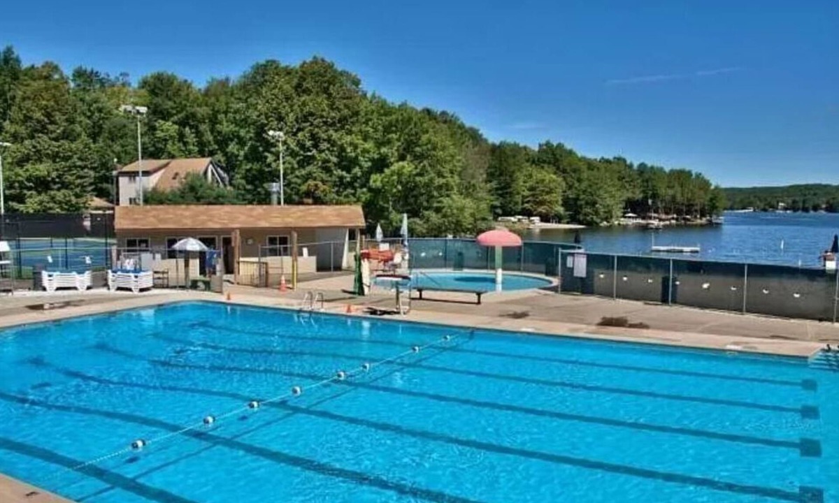 Lake Ariel Ski Chalet | Lake Ariel - Ridgeview Chalet