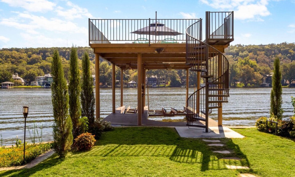 Oak Shores On Lake Austin House | Lake Austin next to ski shores cafe