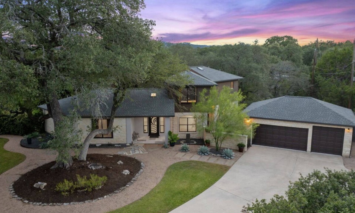 Greenshores House | Lake Austin Oak Retreat