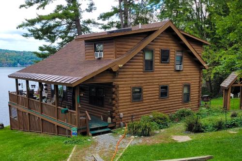 Neshobe Beach House | Lake Bomoseen Log Cabin