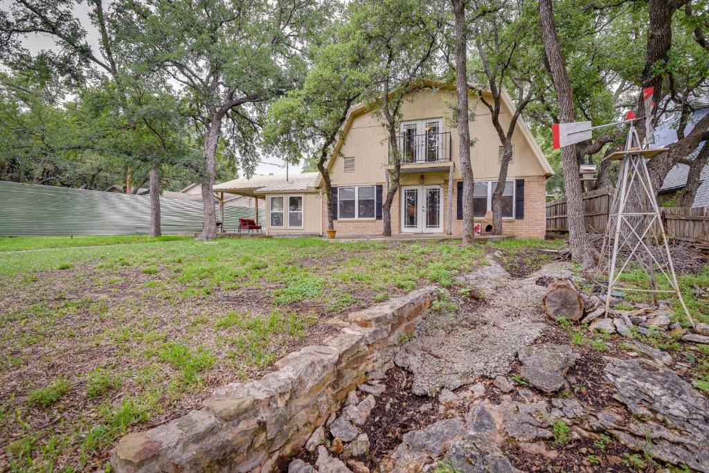 Brownwood House | Lake Brownwood Home w/Private Boat Dock!