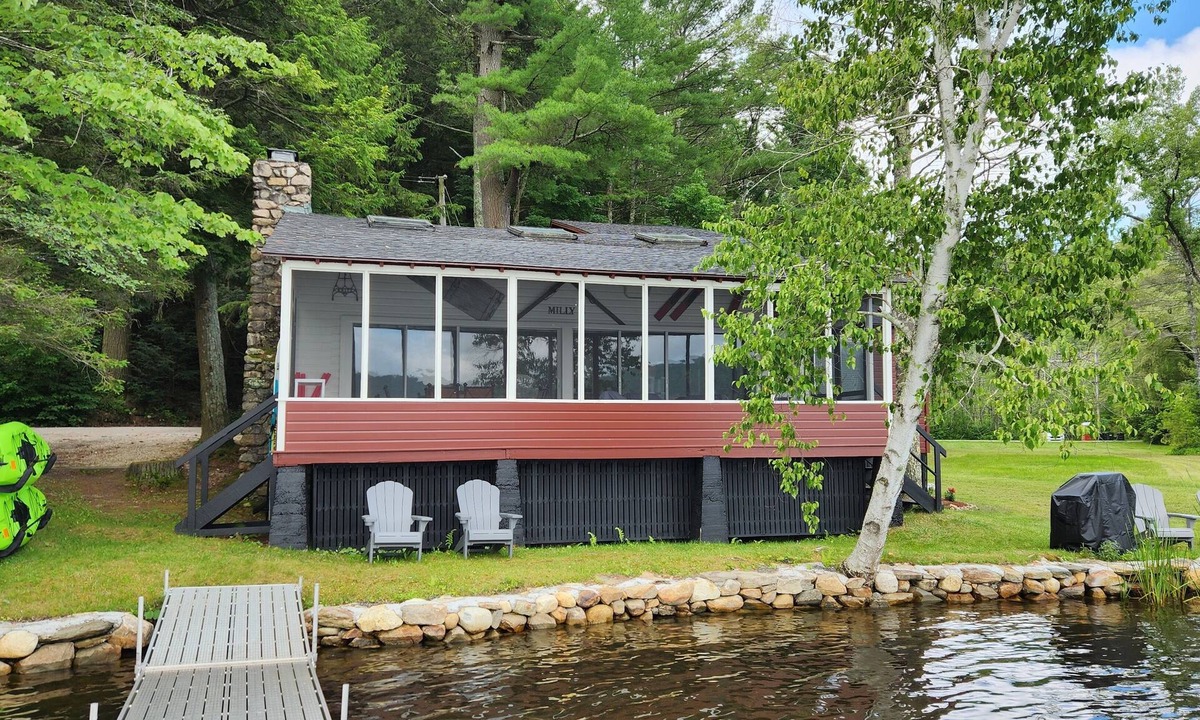 New Marlborough House | Lake Buel Waterfront - 4 Bedrooms with private dock