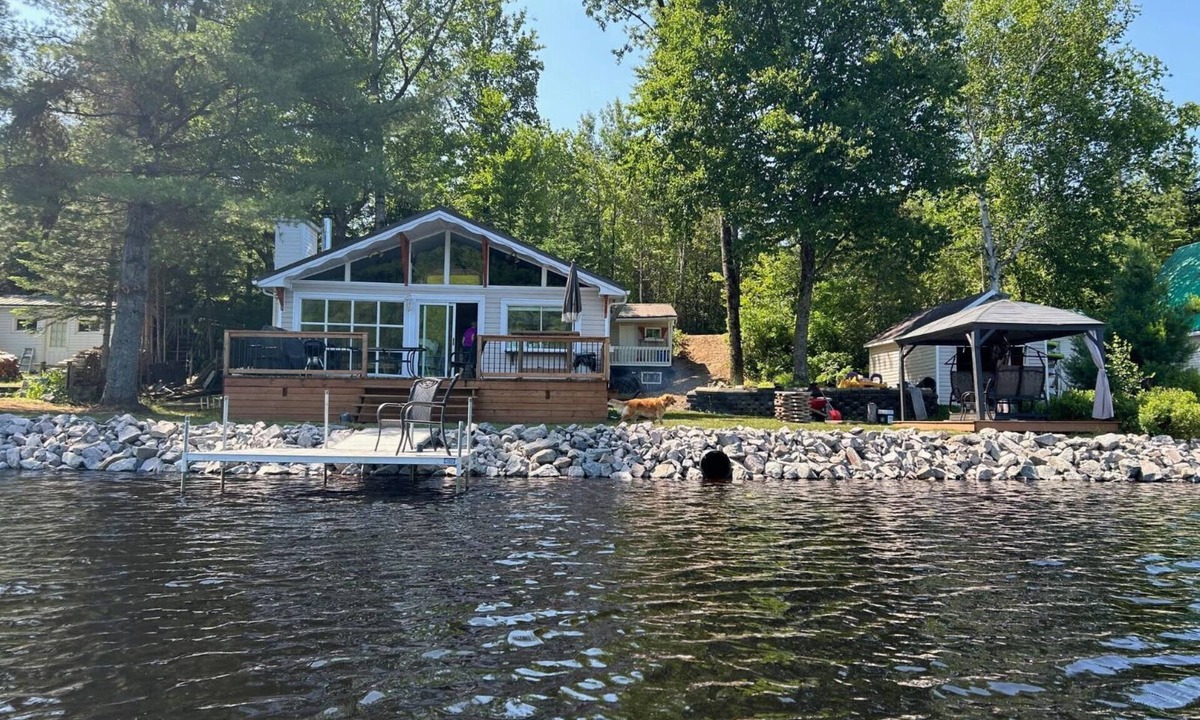 Saint-Leonard-de-Portneuf Ski Chalet | Lake Access | Chalet Le Ptit Leo