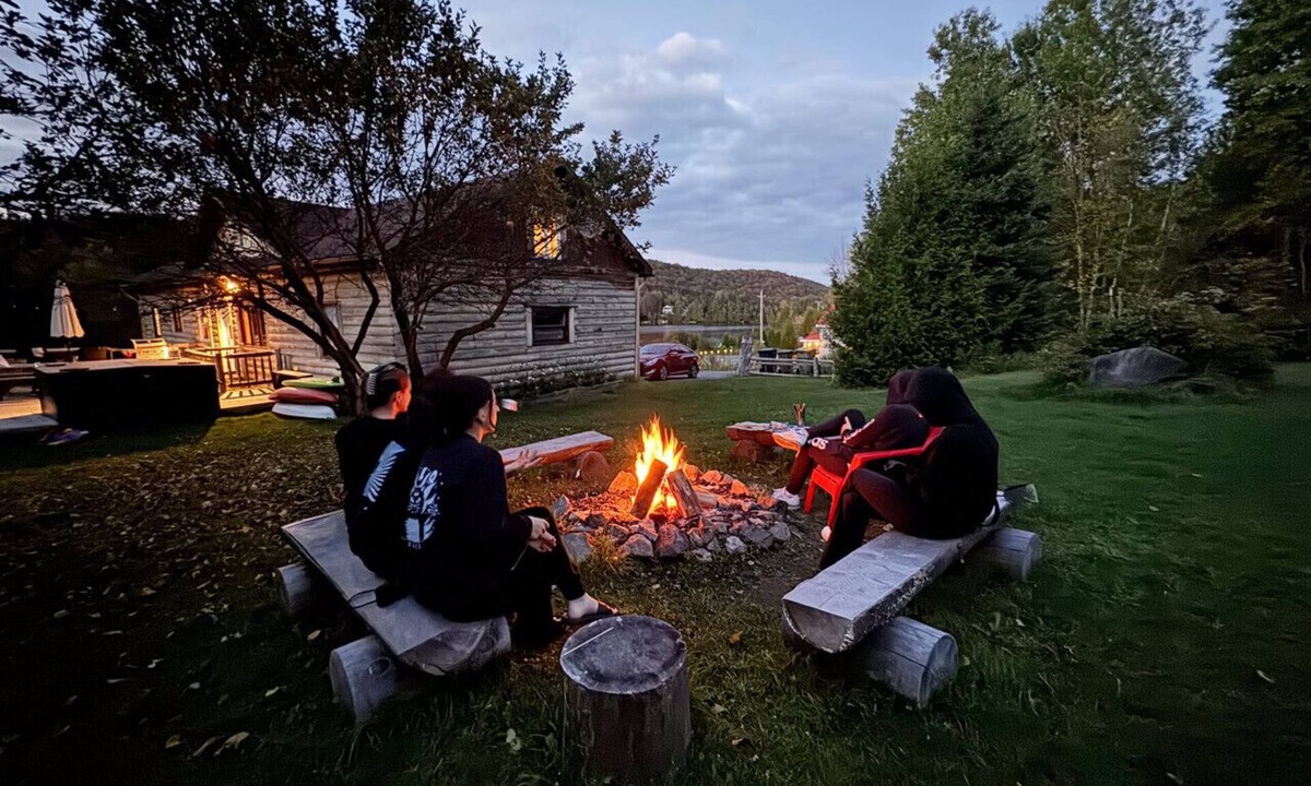 St-Adolphe-d'Howard Ski Chalet | Lake Cabin - 4BR with private SPA, wifi and babyfoot