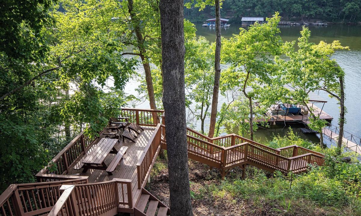 Barnett House | Lake Cabin & Dock - A True Ozarks Experience!