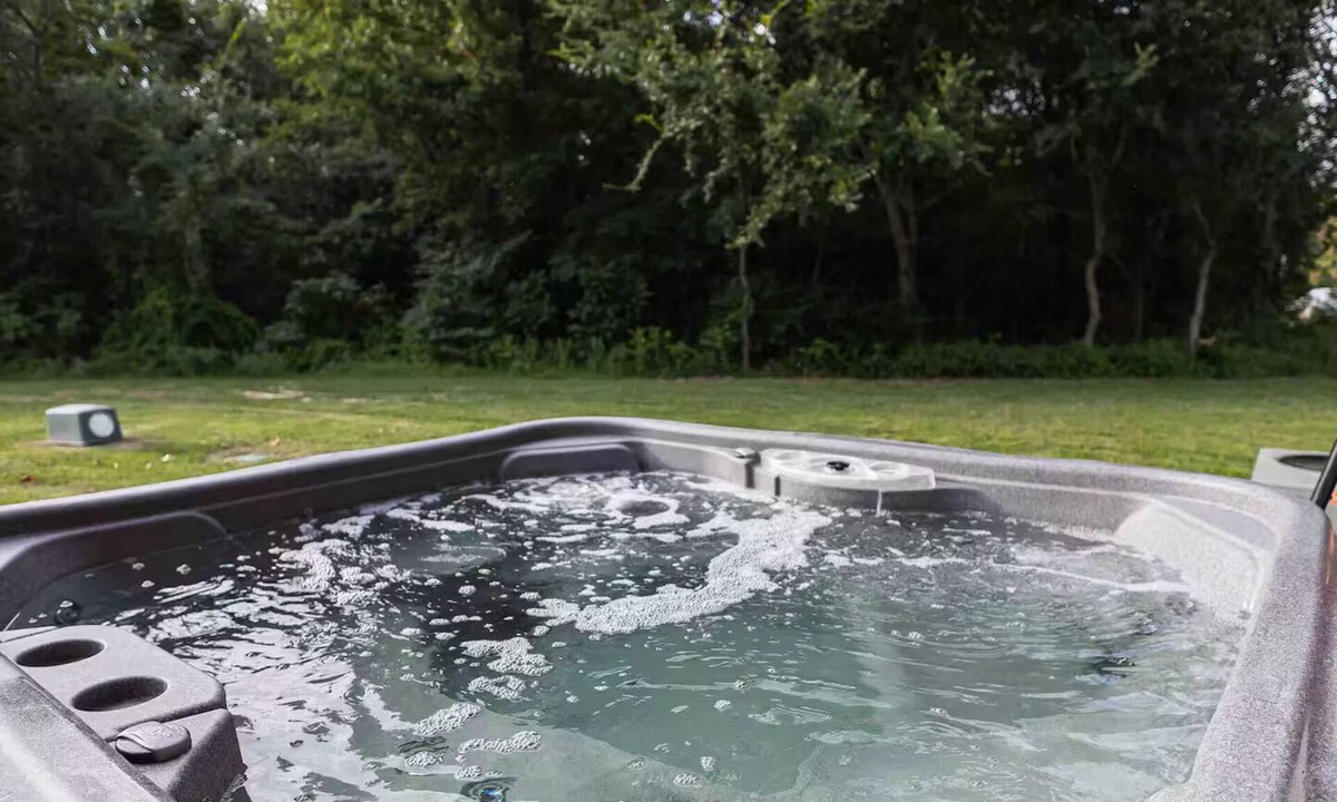 Checotah Cabin | Lake Cabin: Hot Tub- 3 miles off of I -40