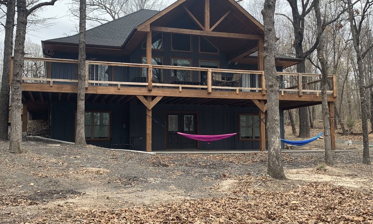Checotah House | Lake cabin in the woods