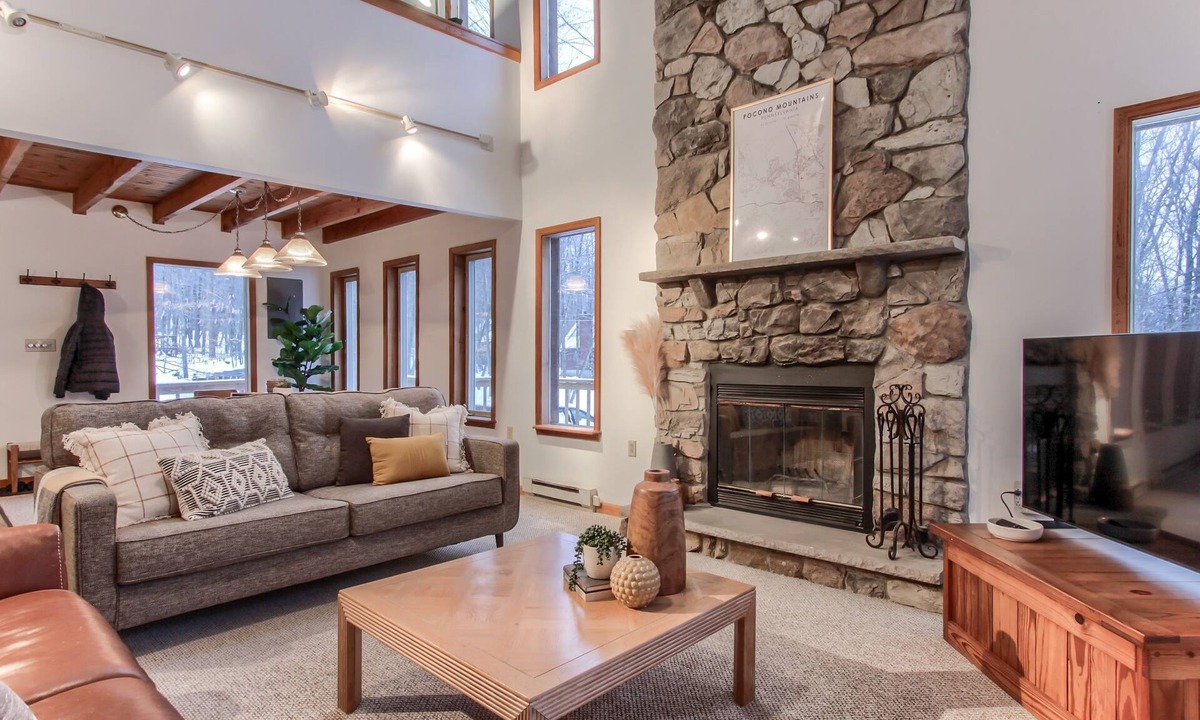 Thornhurst Ski Chalet | Lake Chalet w/Hot Tub, Pool Table & Fire Pit