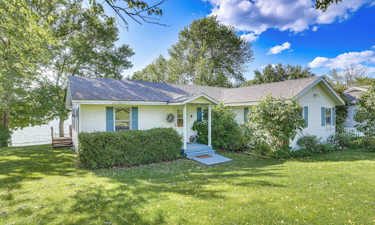 Swanton Cottage | Lake Champlain Cottage w/Deck & Sunset Views!