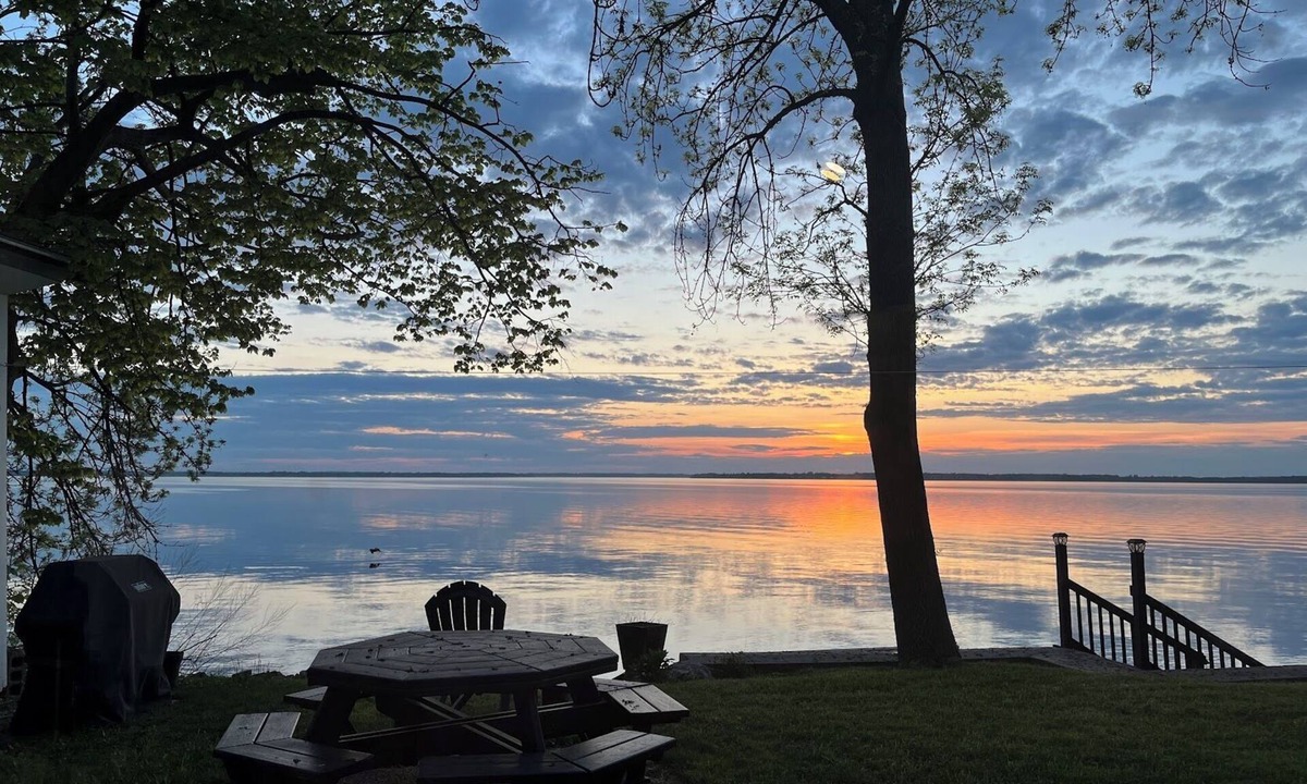 Swanton Cottage | Lake Champlain Waterfront: Renovated Cottage, Sunsets, Kayaks & Paddle Boards!