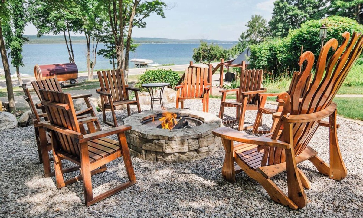 East Jordan House | Lake Charlevoix lakefront + hot tub