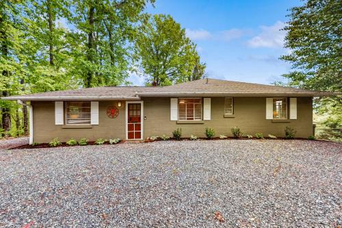 Hiawassee House | Lake Chatuge Cottage