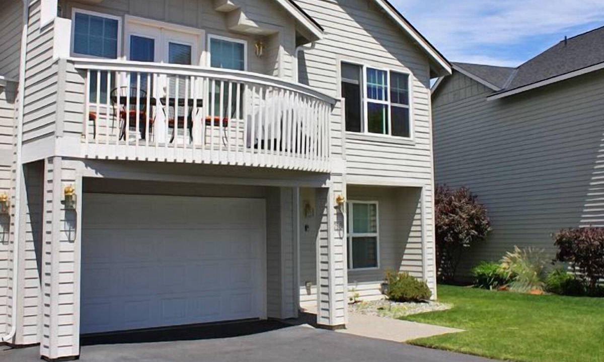 Wapato Point House | Lake Chelan Cottage