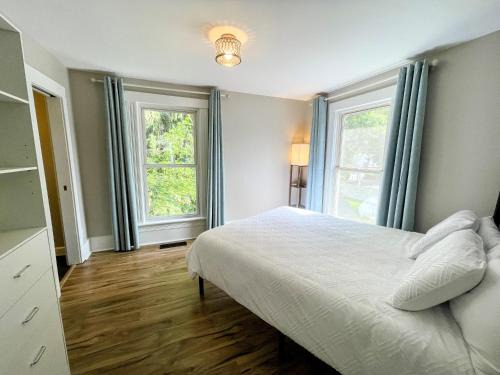 Chelan Hotel | Lake Chelan Manor Room #3