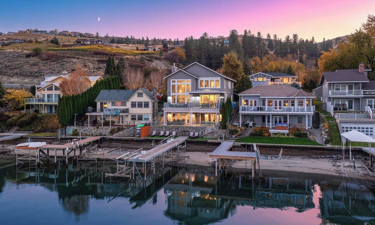 Chelan House | Lake Chelan Minneapolis Beach Waterfront w/dock!