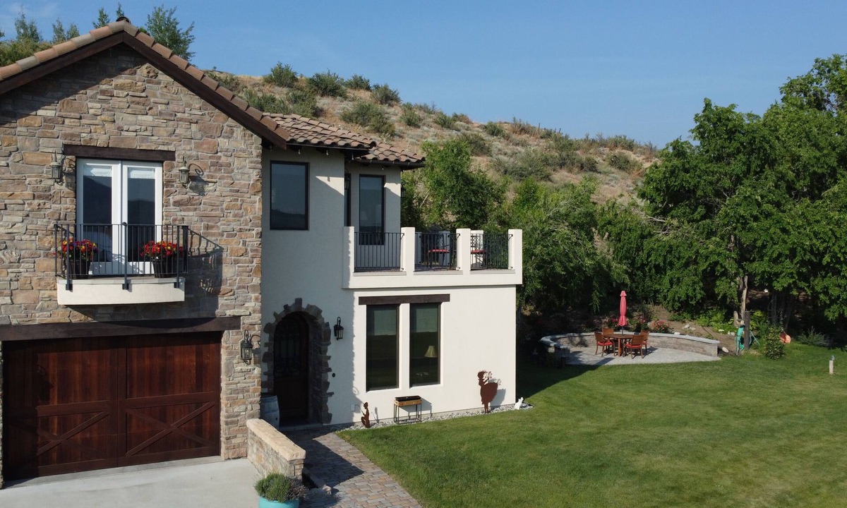 Manson House | Lake Chelan Serene Villa